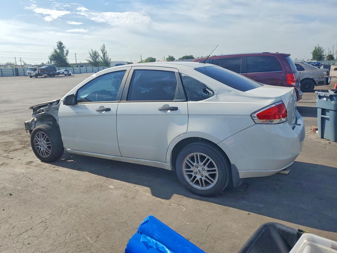 2009 Ford Focus Se White vin: 1FAHP35N69W193680