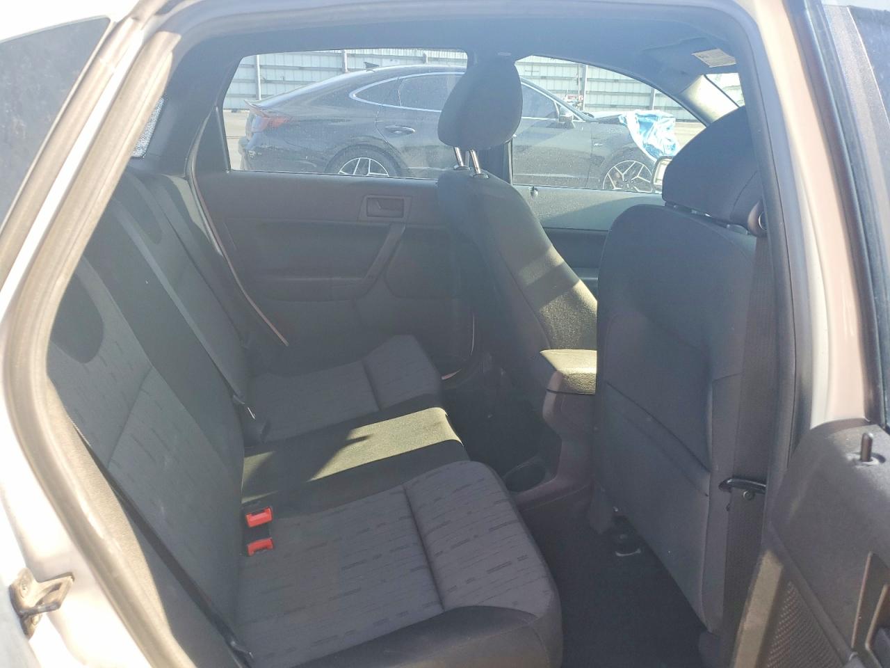 2009 Ford Focus Se White vin: 1FAHP35N69W193680