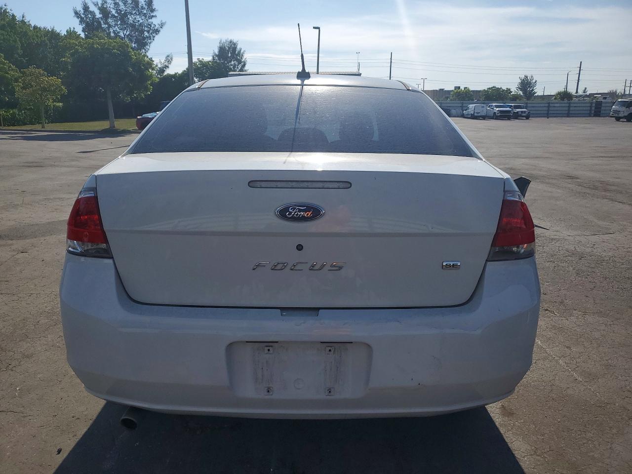 2009 Ford Focus Se White vin: 1FAHP35N69W193680