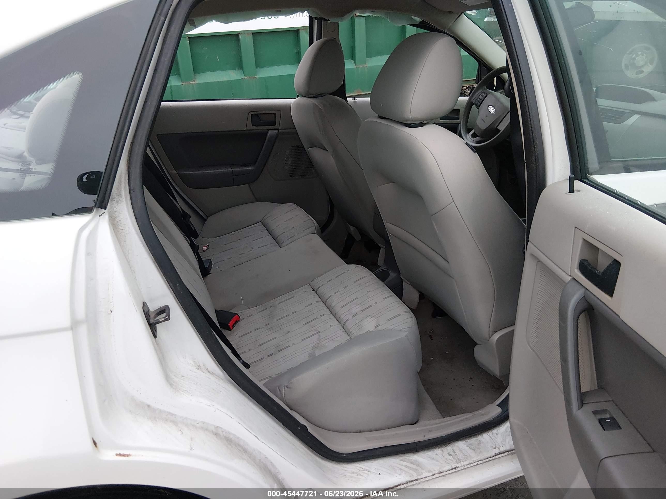 2009 Ford Focus Se White vin: 1FAHP35N69W229934