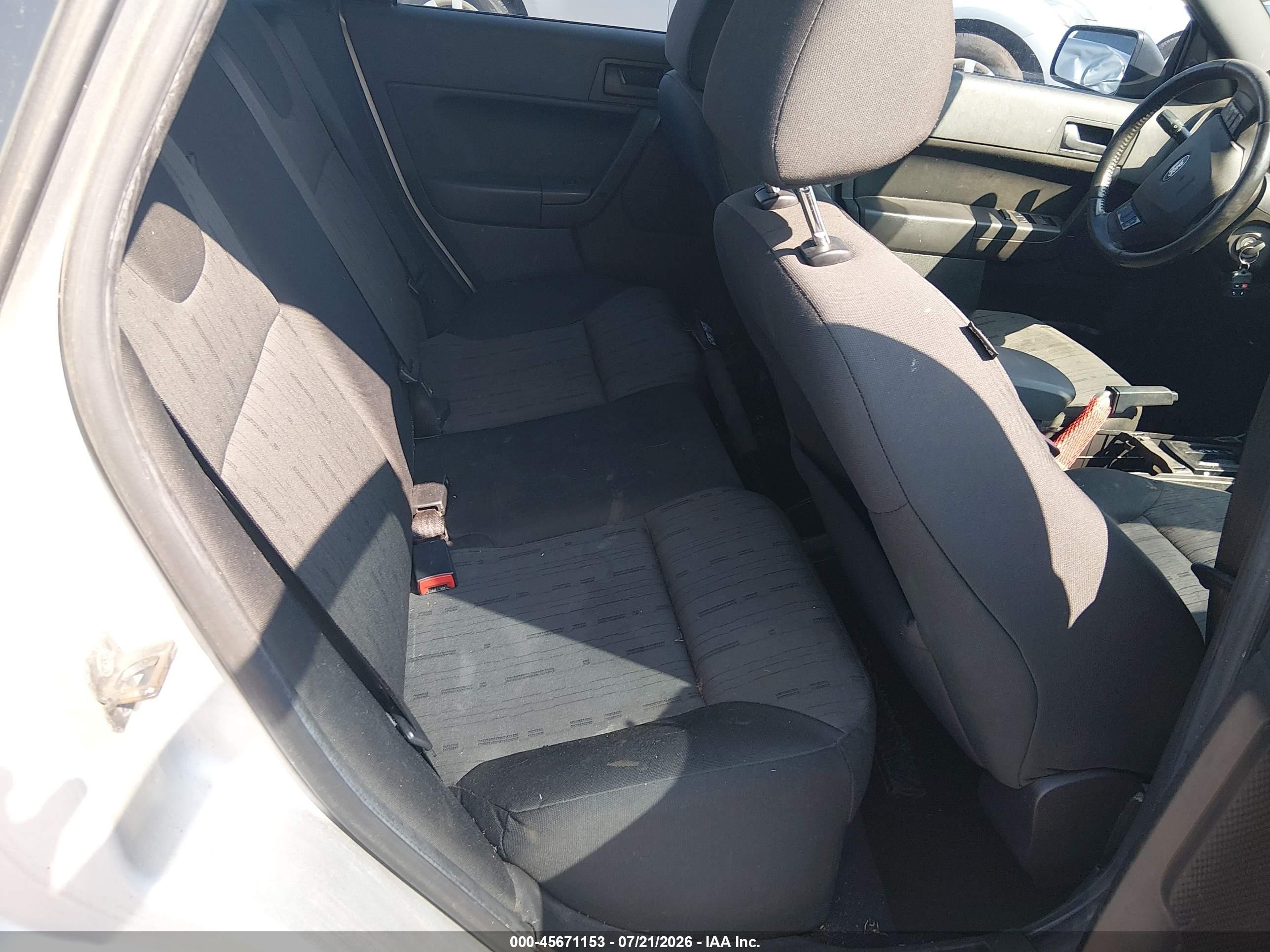 2009 Ford Focus Se Серебряный vin: 1FAHP35N69W259063