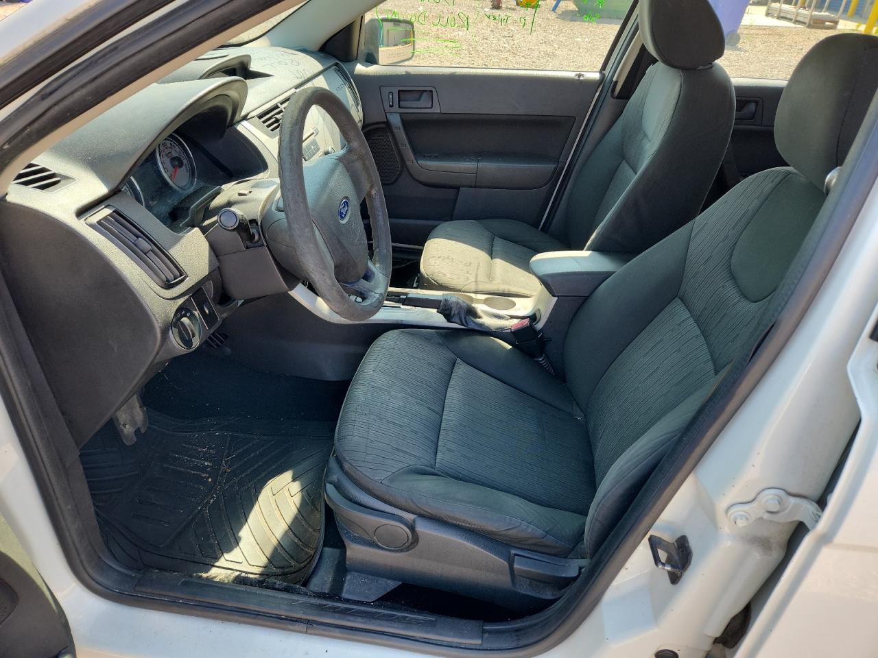2009 Ford Focus Se White vin: 1FAHP35N79W110340
