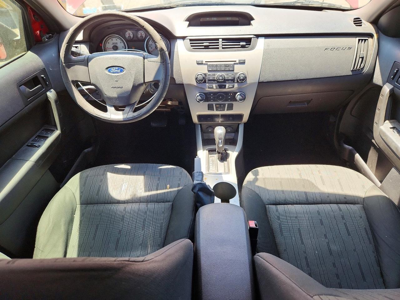 2009 Ford Focus Se Red vin: 1FAHP35N79W194384
