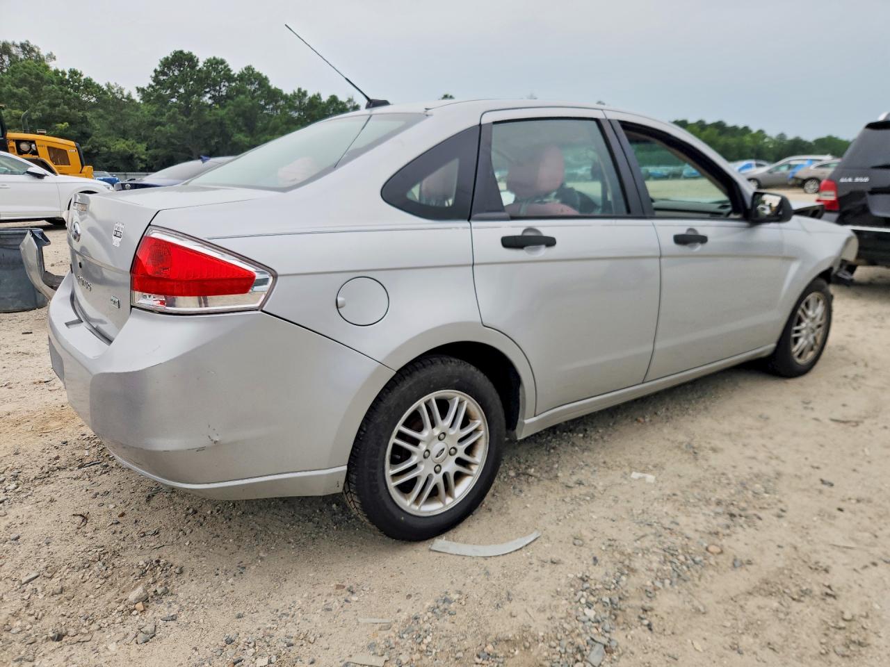 2009 Ford Focus Se Серебряный vin: 1FAHP35N79W234091