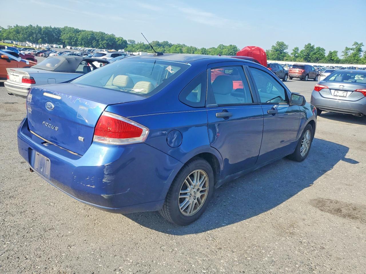 2009 Ford Focus Se Blue vin: 1FAHP35N79W247908