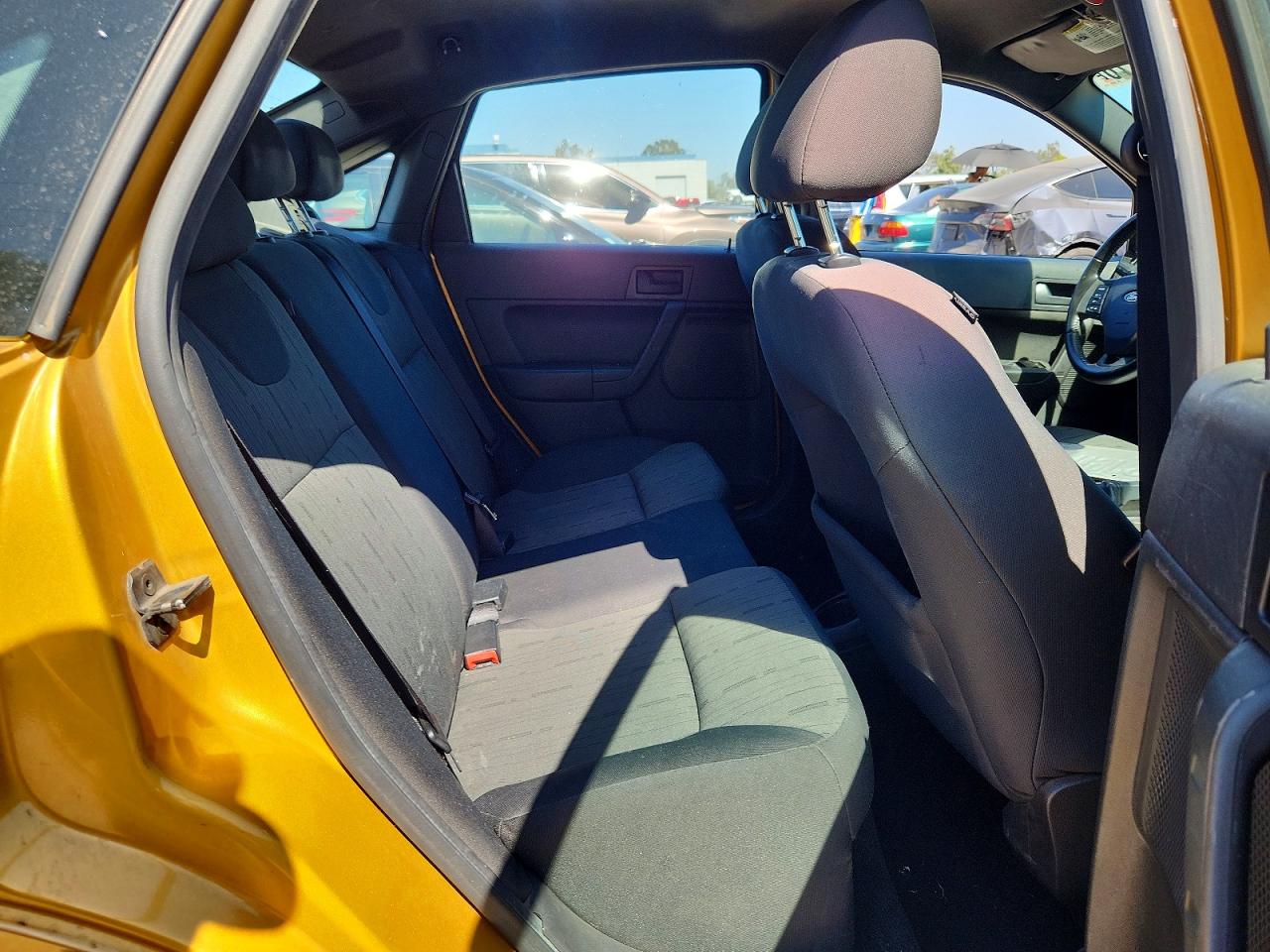2009 Ford Focus Se Gold vin: 1FAHP35N79W259573