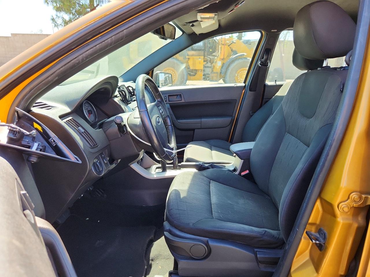 2009 Ford Focus Se Gold vin: 1FAHP35N79W259573