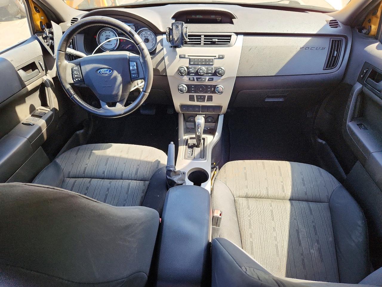 2009 Ford Focus Se Gold vin: 1FAHP35N79W259573