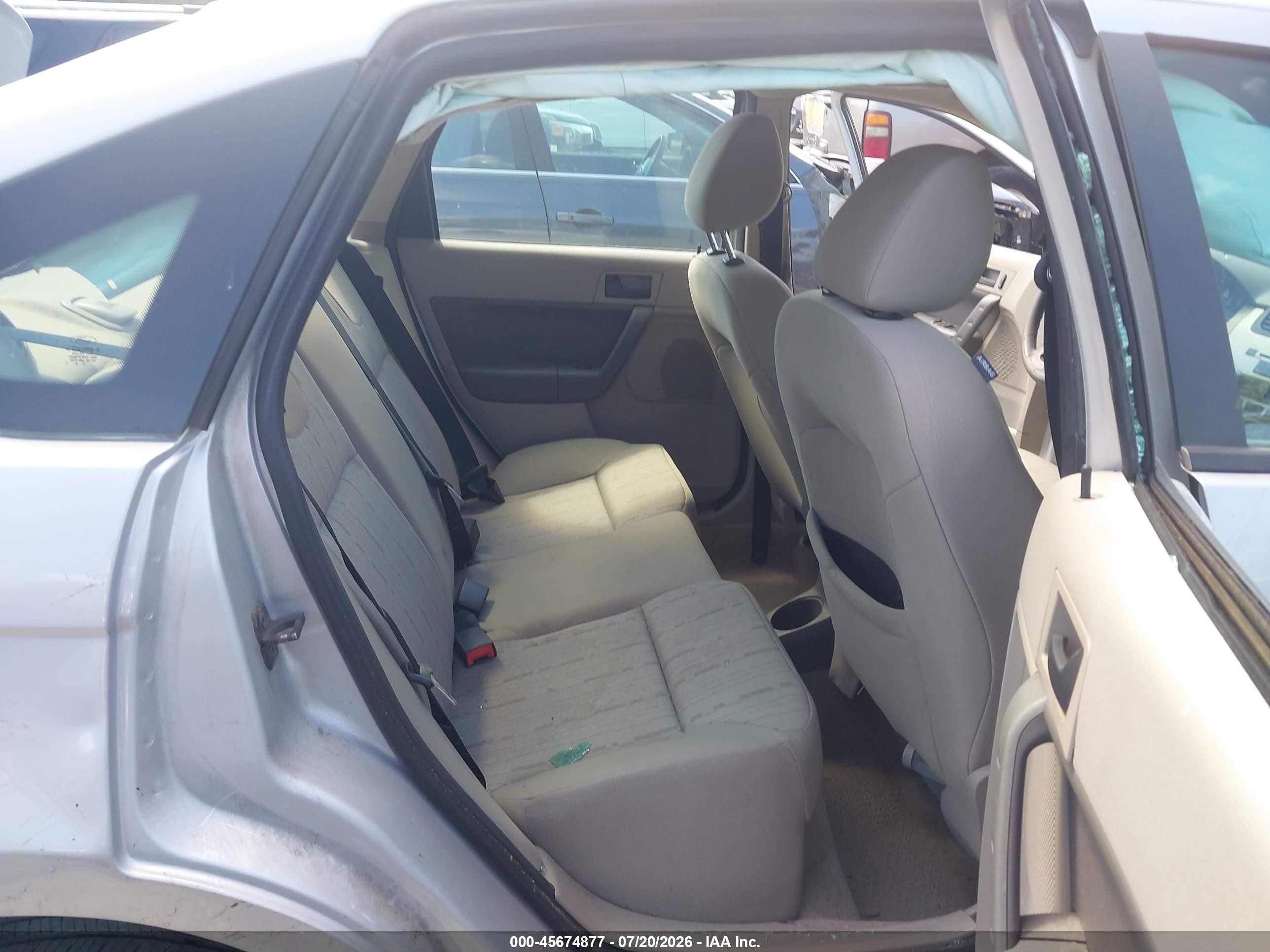 2008 Ford Focus Se/ses Silver vin: 1FAHP35N88W121930