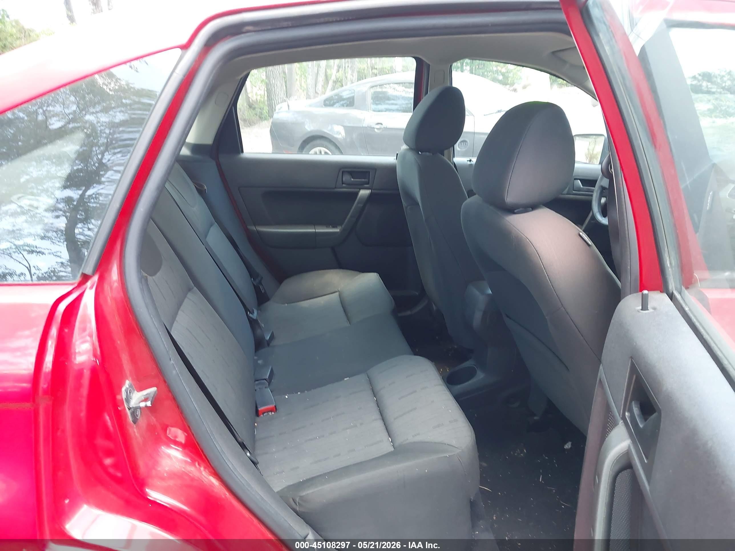 2008 Ford Focus Se/ses Red vin: 1FAHP35N88W129235