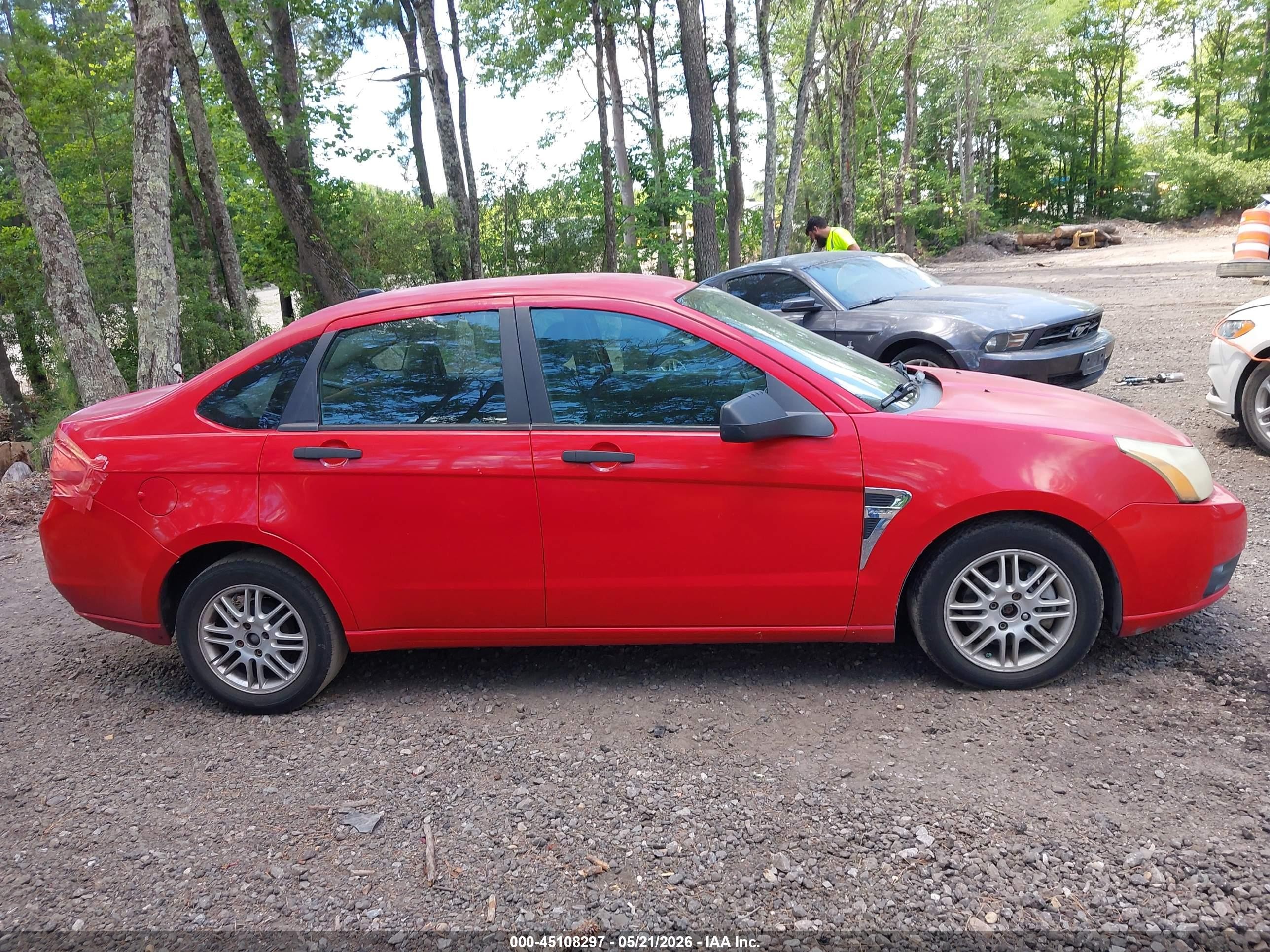 2008 Ford Focus Se/ses Red vin: 1FAHP35N88W129235
