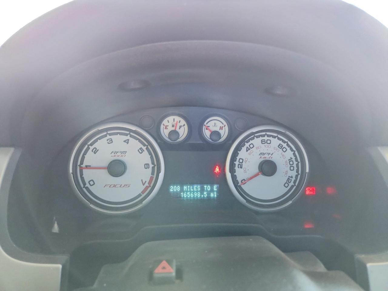 2008 Ford Focus Se Silver vin: 1FAHP35N88W172411