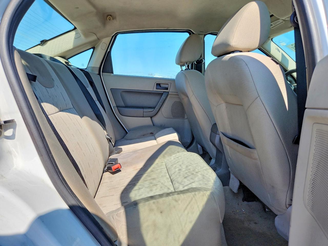 2008 Ford Focus Se White vin: 1FAHP35N88W173333