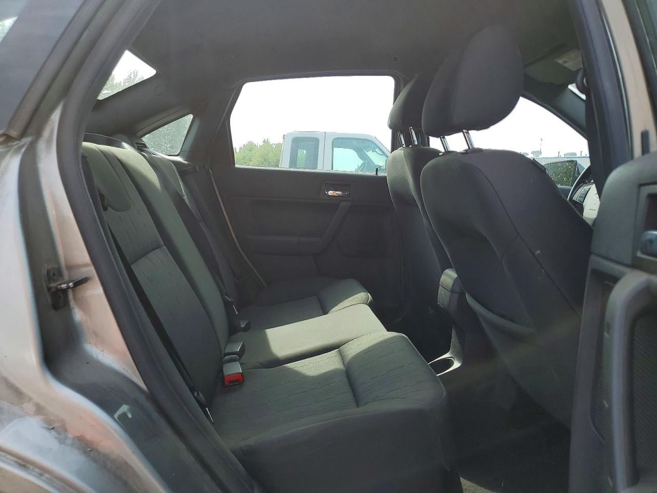 2008 Ford Focus Se Серебряный vin: 1FAHP35N88W287140
