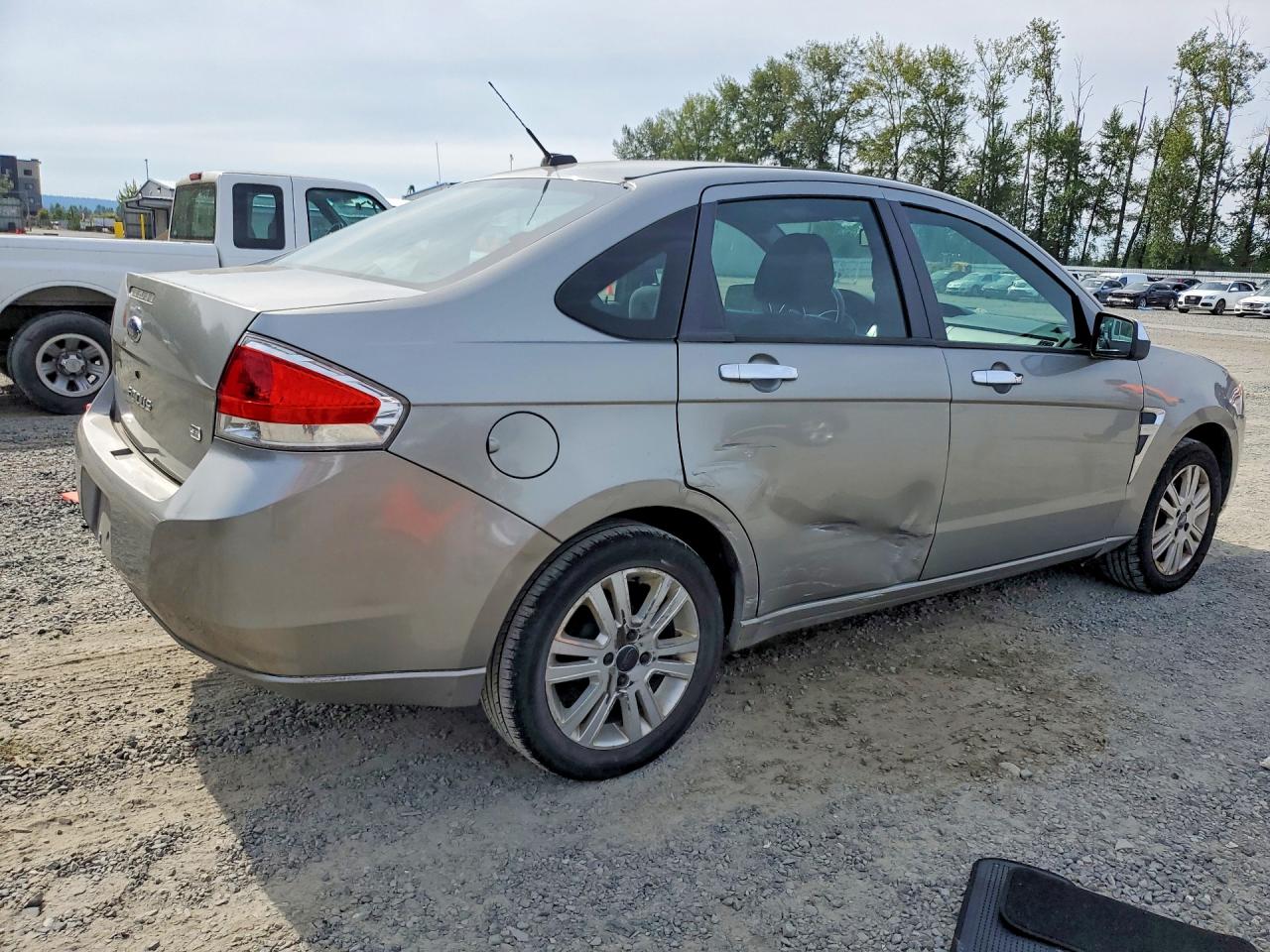 2008 Ford Focus Se Серебряный vin: 1FAHP35N88W287140
