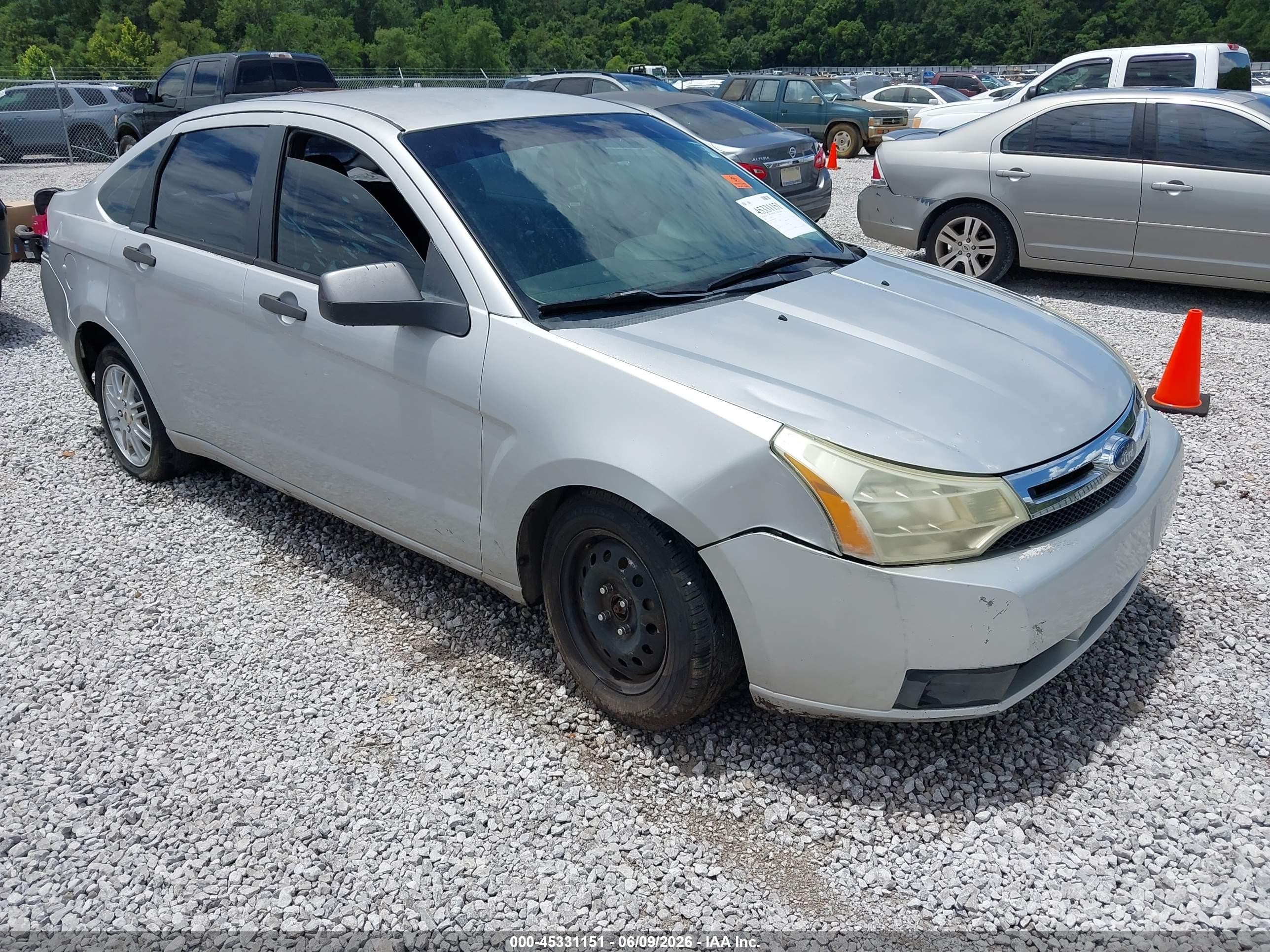 2009 Ford Focus Se Silver vin: 1FAHP35N89W182616