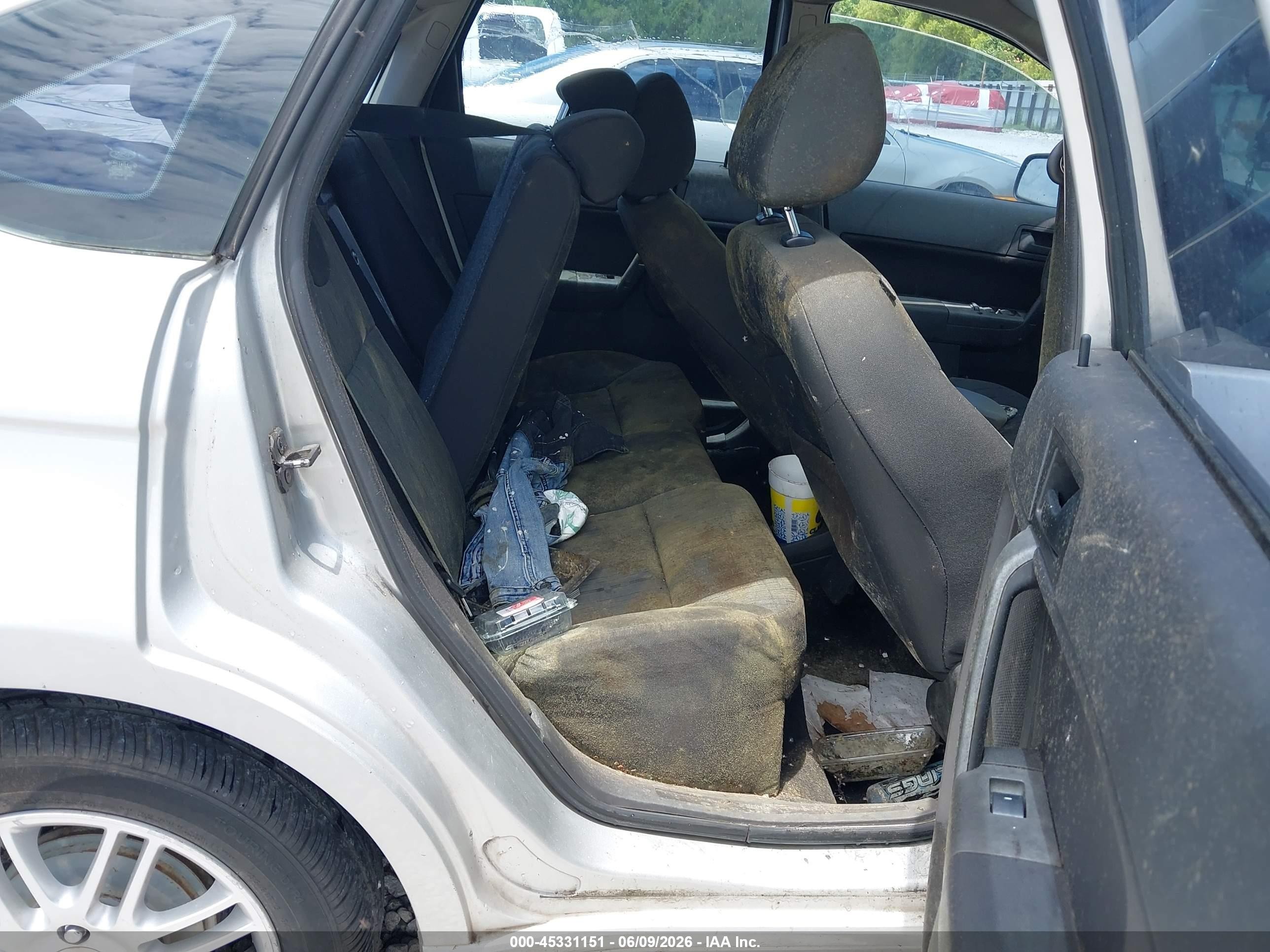 2009 Ford Focus Se Silver vin: 1FAHP35N89W182616