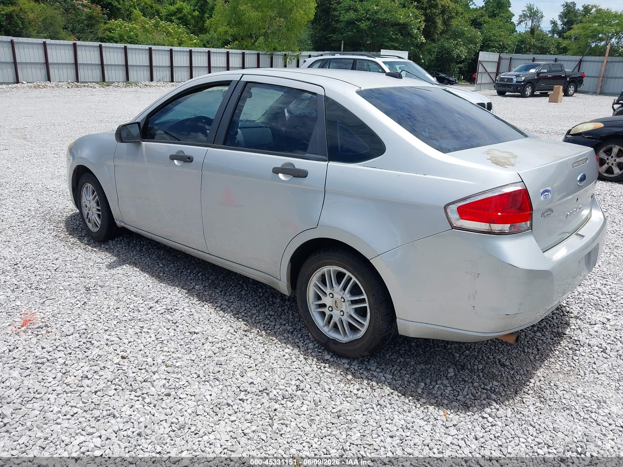 2009 Ford Focus Se Silver vin: 1FAHP35N89W182616