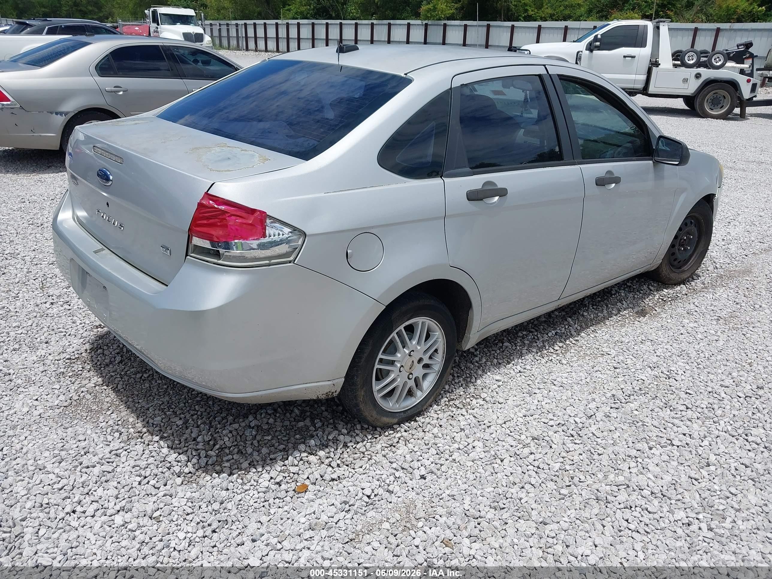 2009 Ford Focus Se Silver vin: 1FAHP35N89W182616