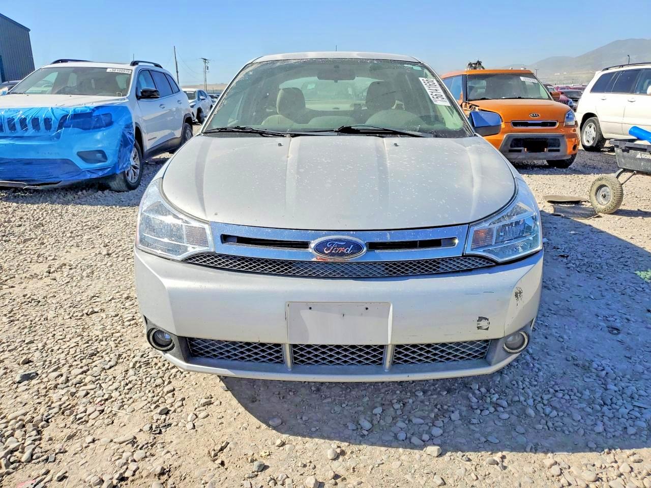 2008 Ford Focus Se Silver vin: 1FAHP35N98W103632