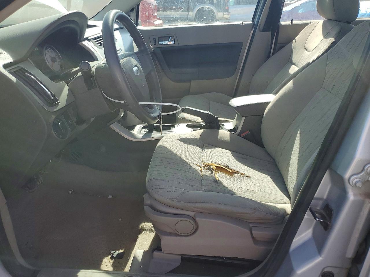 2008 Ford Focus Se Silver vin: 1FAHP35N98W103632