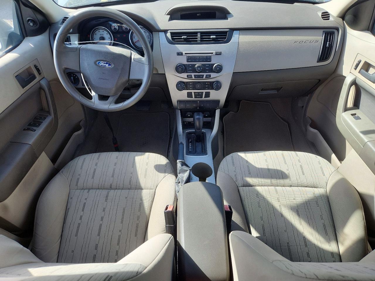 2008 Ford Focus Se Белый vin: 1FAHP35N98W108118