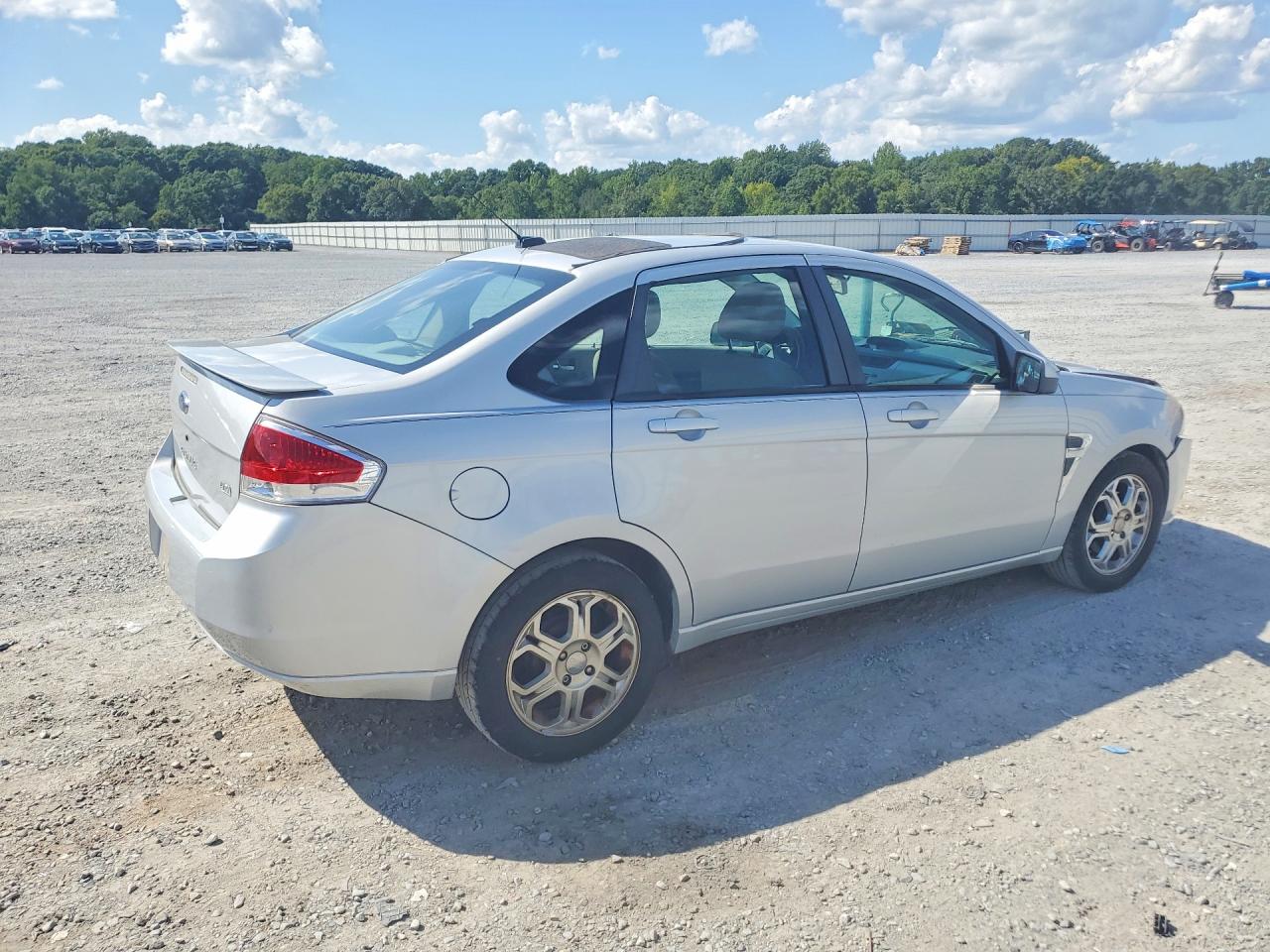 2008 Ford Focus Se Silver vin: 1FAHP35N98W171610