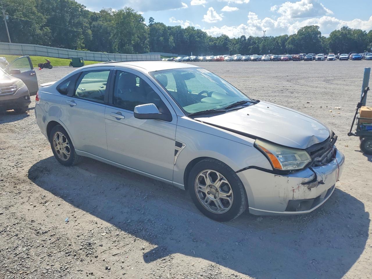 2008 Ford Focus Se Silver vin: 1FAHP35N98W171610