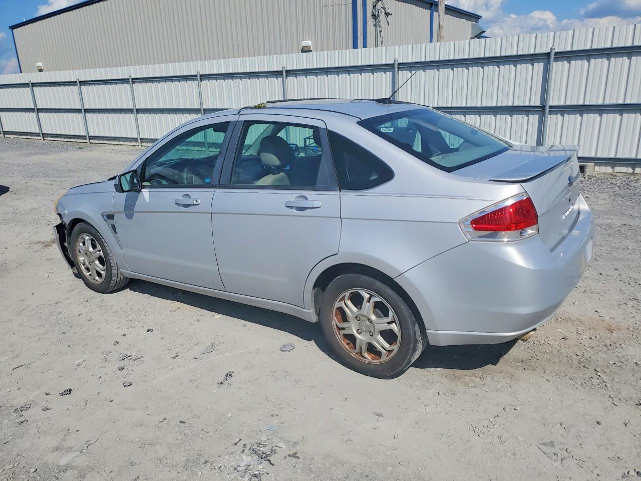 2008 Ford Focus Se Silver vin: 1FAHP35N98W171610