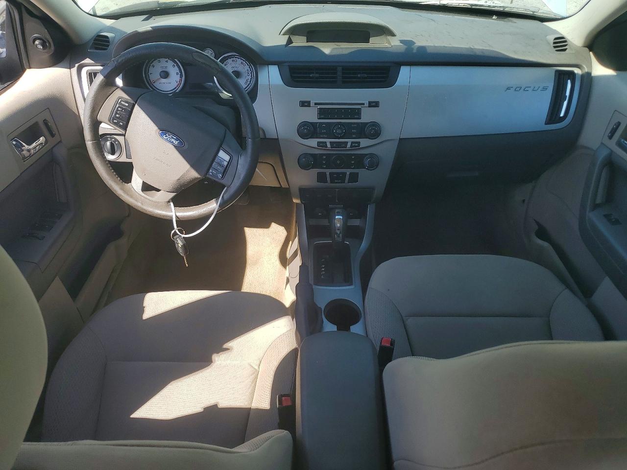 2008 Ford Focus Se Silver vin: 1FAHP35N98W171610