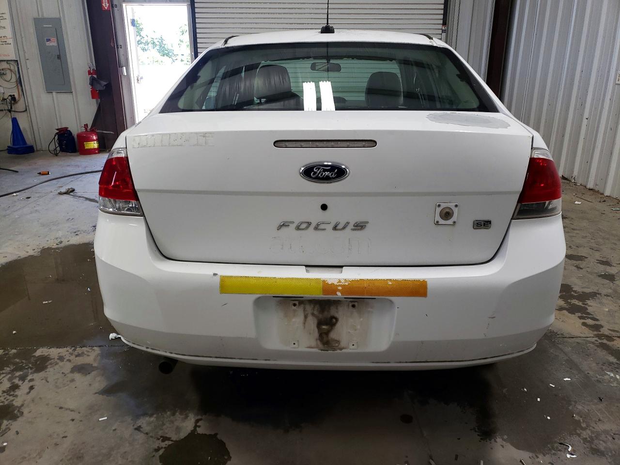 2008 Ford Focus Se White vin: 1FAHP35N98W182641