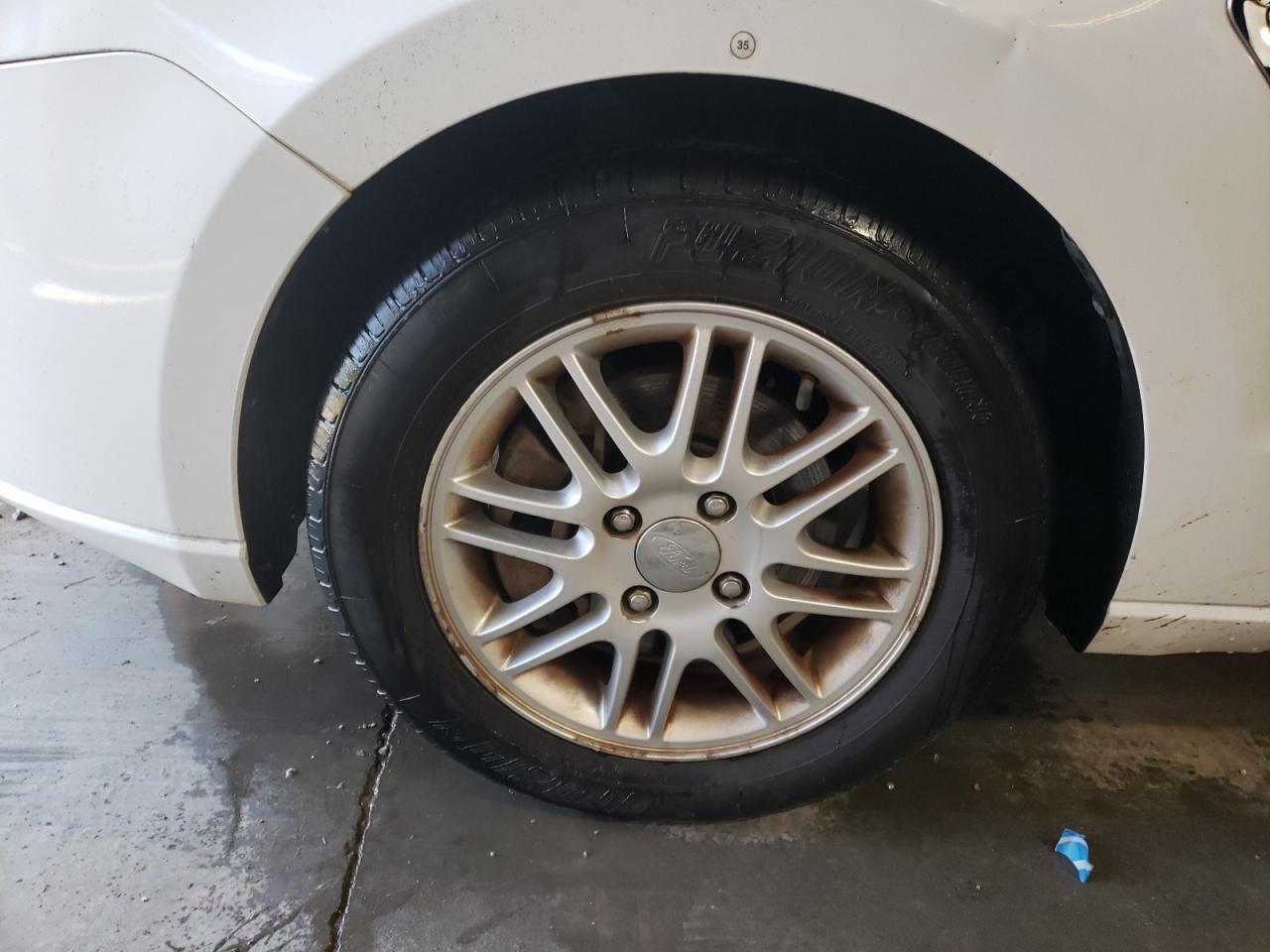 2008 Ford Focus Se White vin: 1FAHP35N98W182641 Damage: Left Front Wheel, Curb Rash, > 12 Inches