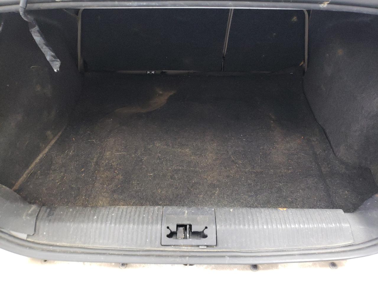 2008 Ford Focus Se White vin: 1FAHP35N98W182641 Damage: Trunk/Cargo Mat, Stained, Permanent