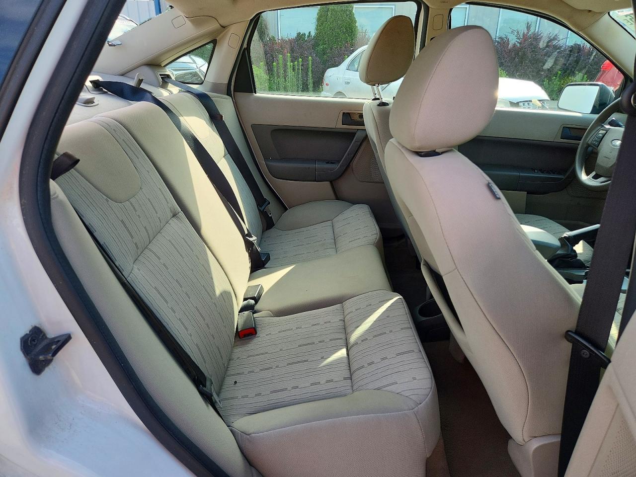 2008 Ford Focus Se Белый vin: 1FAHP35N98W183675