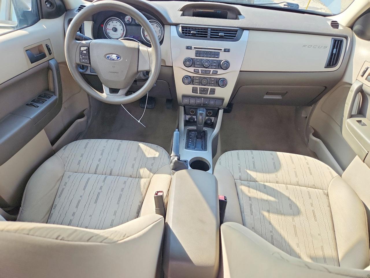2008 Ford Focus Se Белый vin: 1FAHP35N98W183675