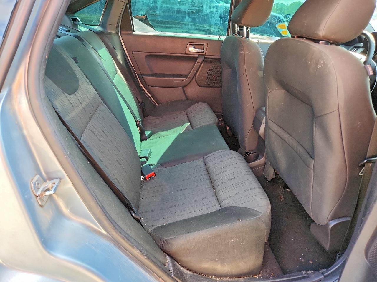 2008 Ford Focus Se Blue vin: 1FAHP35N98W245205