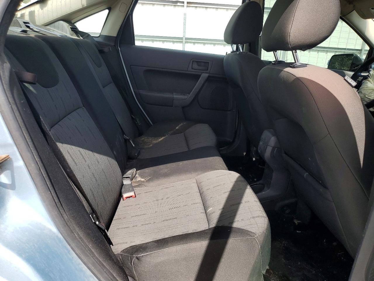 2008 Ford Focus Se Blue vin: 1FAHP35N98W270251