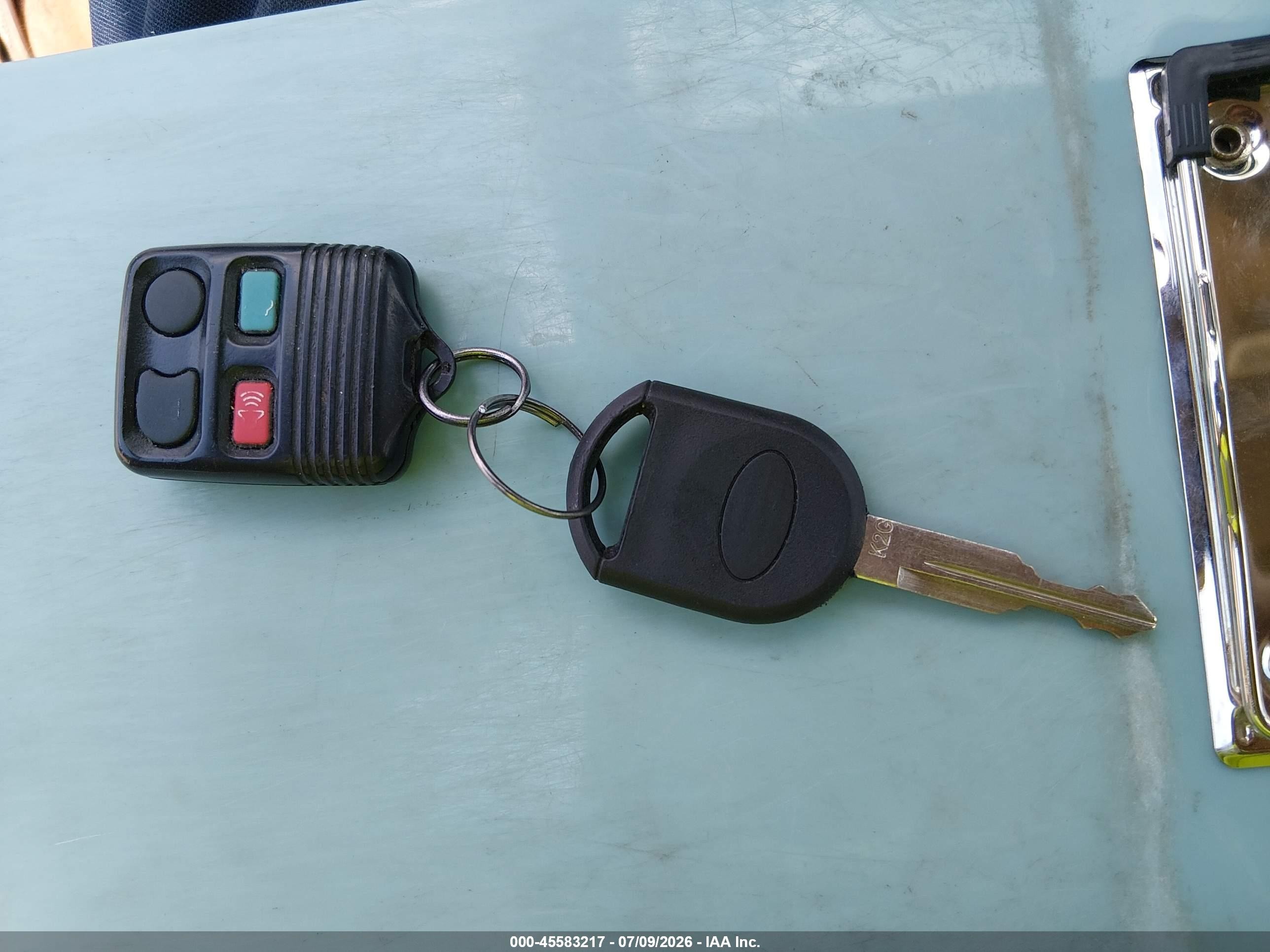 2008 Ford Focus Se/ses Синий vin: 1FAHP35N98W280150