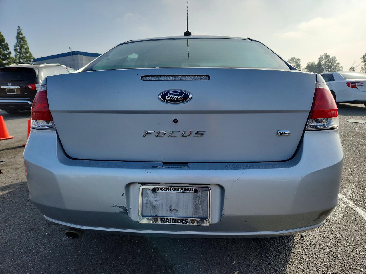 2008 Ford Focus Se Silver vin: 1FAHP35N98W285641