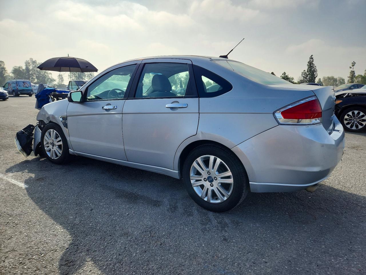 2008 Ford Focus Se Silver vin: 1FAHP35N98W285641