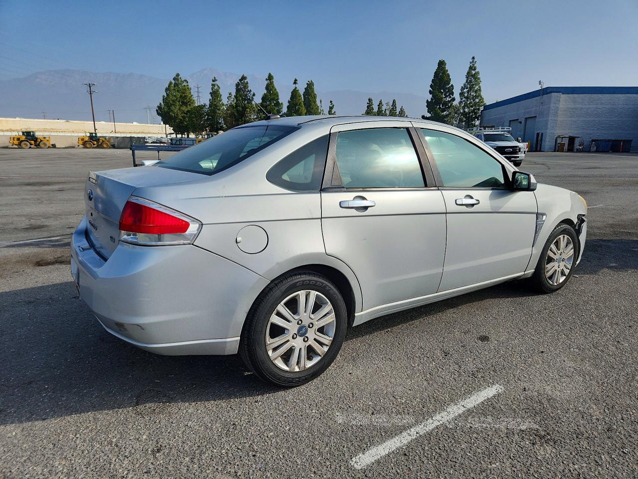 2008 Ford Focus Se Silver vin: 1FAHP35N98W285641