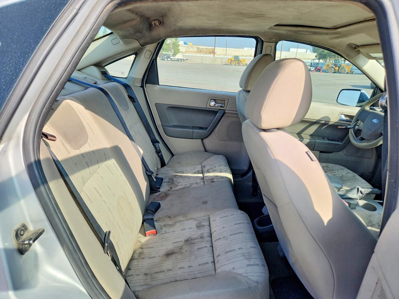 2008 Ford Focus Se Silver vin: 1FAHP35N98W285641