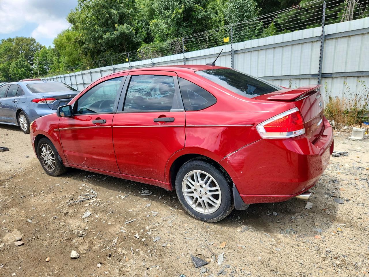 2009 Ford Focus Se Red vin: 1FAHP35N99W109187