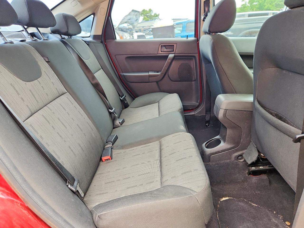 2009 Ford Focus Se Red vin: 1FAHP35N99W109187