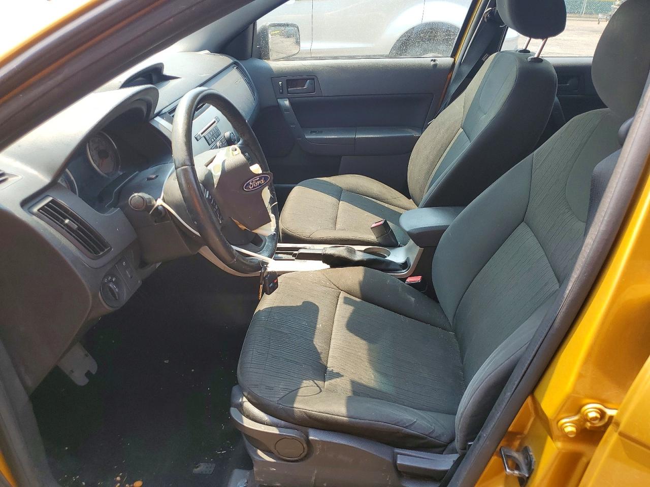 2009 Ford Focus Se Gold vin: 1FAHP35N99W231824