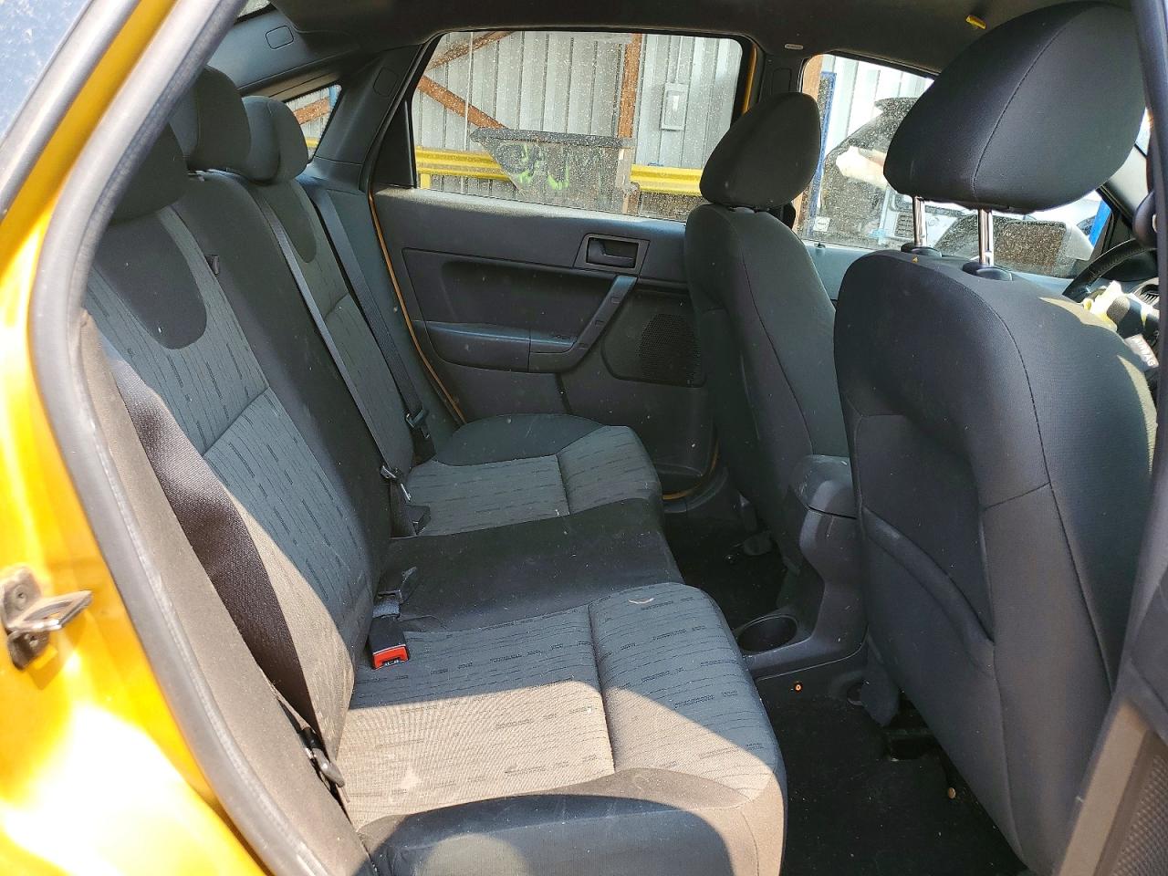 2009 Ford Focus Se Gold vin: 1FAHP35N99W231824