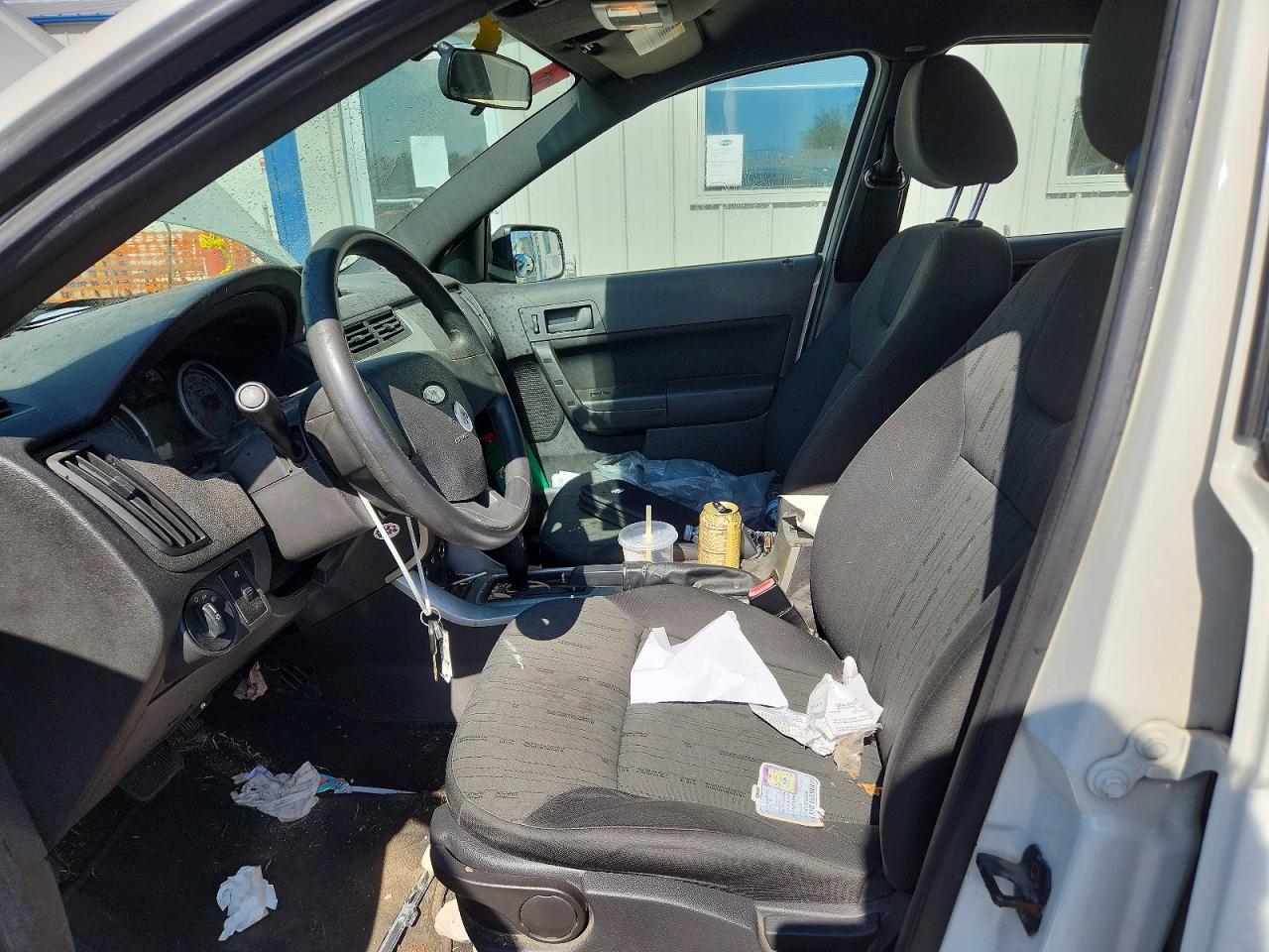 2009 Ford Focus Se White vin: 1FAHP35N99W259204