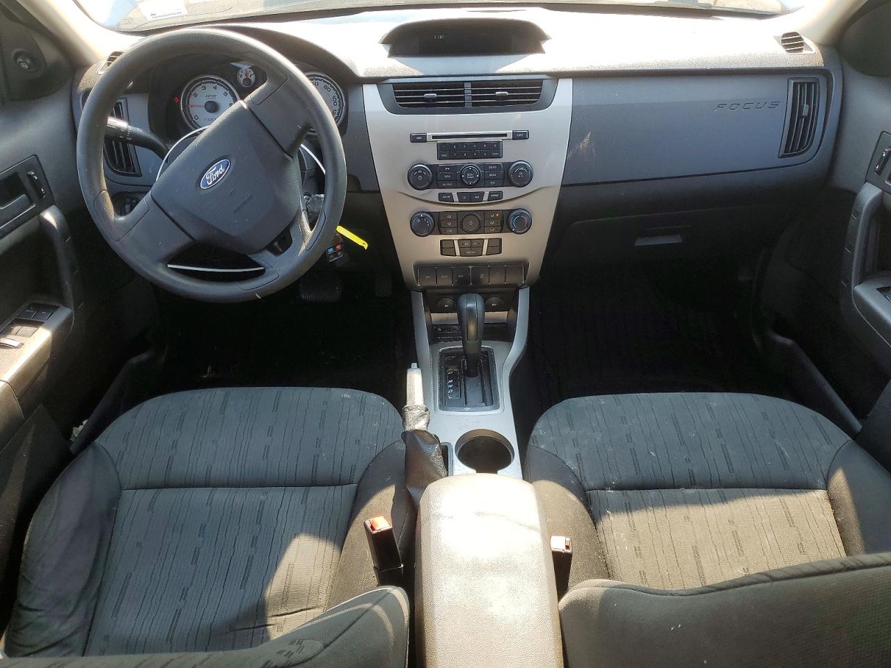 2008 Ford Focus Se Silver vin: 1FAHP35NX8W126594