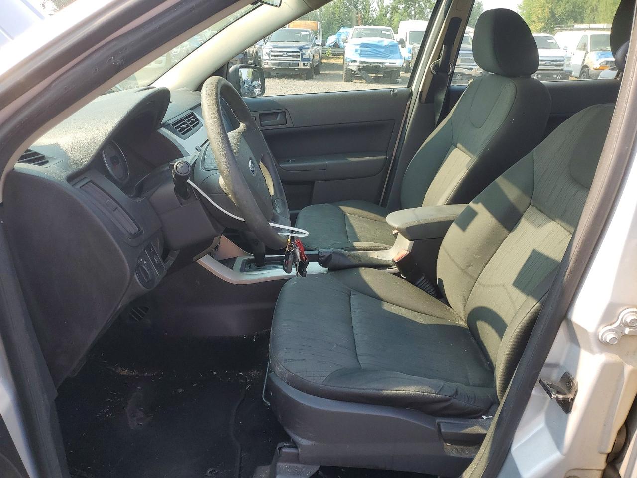 2008 Ford Focus Se Silver vin: 1FAHP35NX8W126594