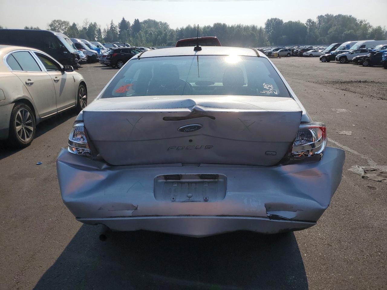 2008 Ford Focus Se Silver vin: 1FAHP35NX8W126594
